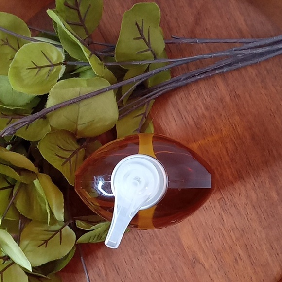 L'OCCITANE ALMOND SHOWER OIL 16.9 FL. OZ - Picture 4 of 8